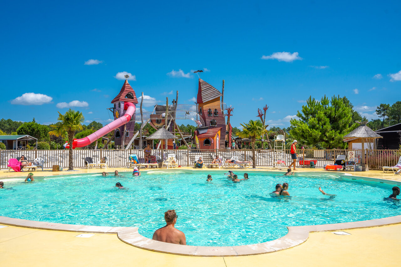 Outdoor swimming pool with giant slide and water games at CAPFUN Lila campsite in LINXE (40).