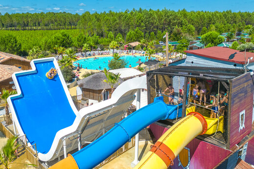 Riesen-Wasserrutschen und Lagunenpool auf dem Campingplatz CAPFUN Lila in LINXE (40).