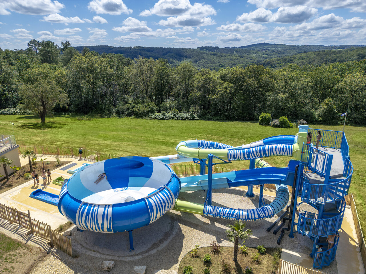 Giant water slides, 'bowl' slide at CLICOCHIC Linotte campsite, Le Bugue (24).
