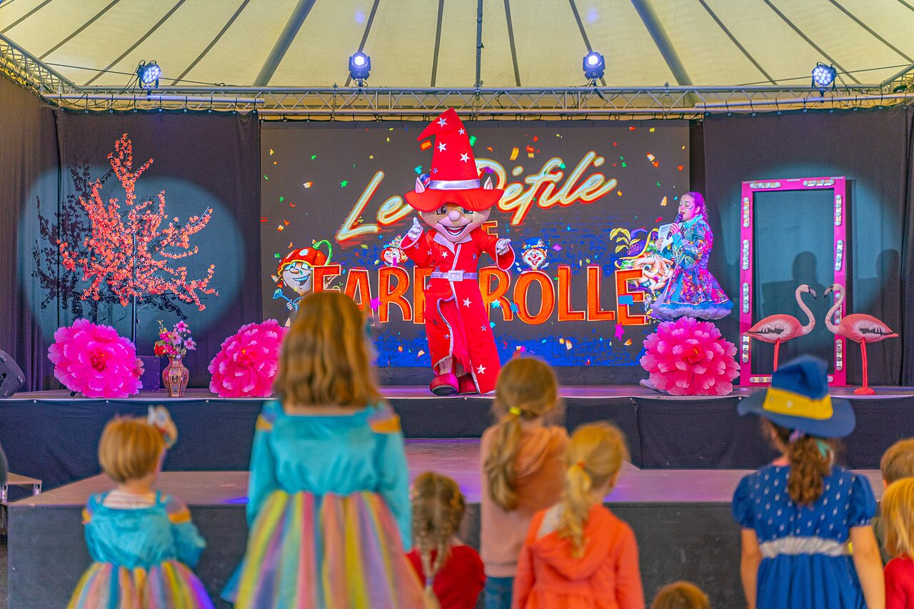 Mascotte Farfouille animeert kindershow op camping CAPFUN Lodge in SARZEAU (56).