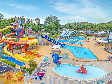 Riesenrutschen, Pools, Wasserspiele auf dem Campingplatz CAPFUN Lodge SARZEAU (56).