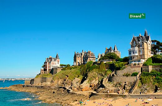 Wunderschöne Belle Époque Villen und Sandstrand in Dinard, Stadt nahe dem Campingplatz.