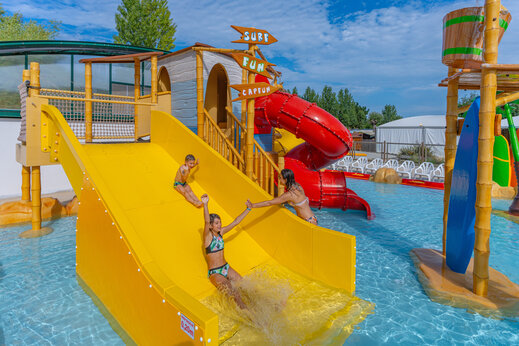 Wasserrutschen und Schwimmbad auf dem Campingplatz CAPFUN Loubine, Les Sables d'Olonne (85).