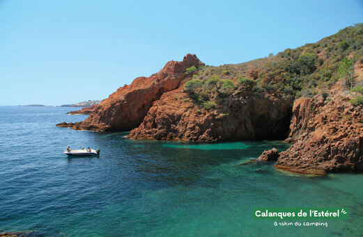 Calanques de l'Est�rel, felsige K�stenlandschaft und t�rkisfarbenes Meer bei Fr�jus.