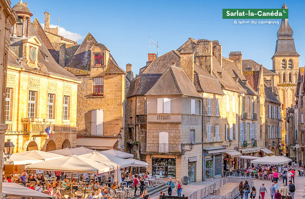 Lively square in Sarlat-la-Can�da, medieval town in the Dordogne to visit.