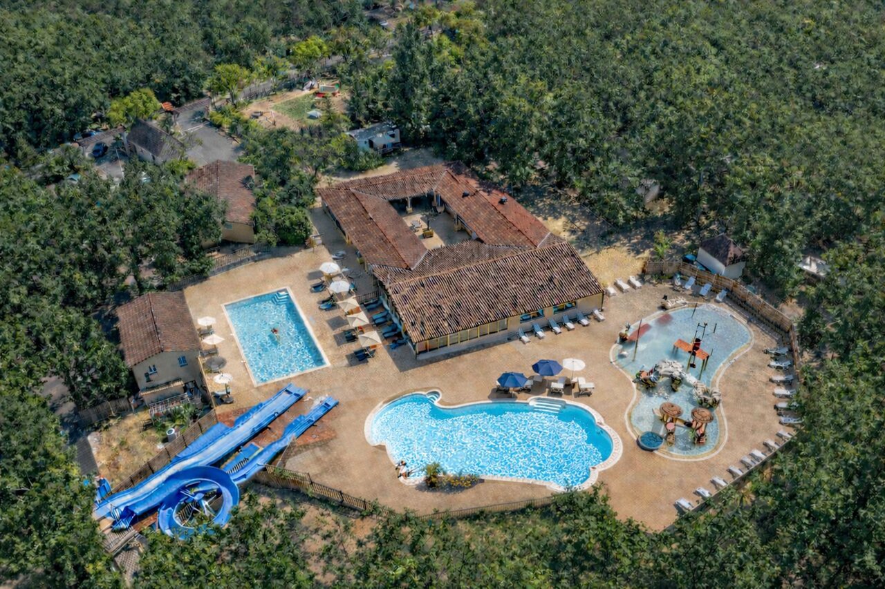 Aerial view of the water park with slides and pools at CLICOCHIC Lou Castel campsite in Castelnaud-la-Chapelle (24).