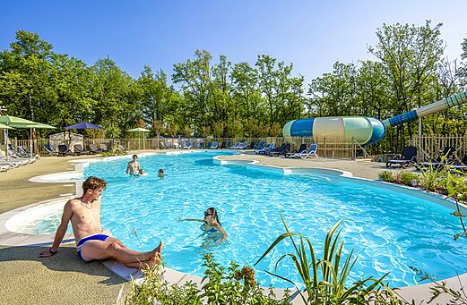 Au�enpool mit Wasserrutsche auf CLICOCHIC Lou Castel, Castelnaud-la-Chapelle (24).