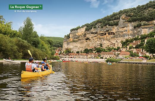 Dorf La Roque Gageac in der Dordogne, Kanufahren auf dem Fluss, Ausflugsziel nahe dem Campingplatz.