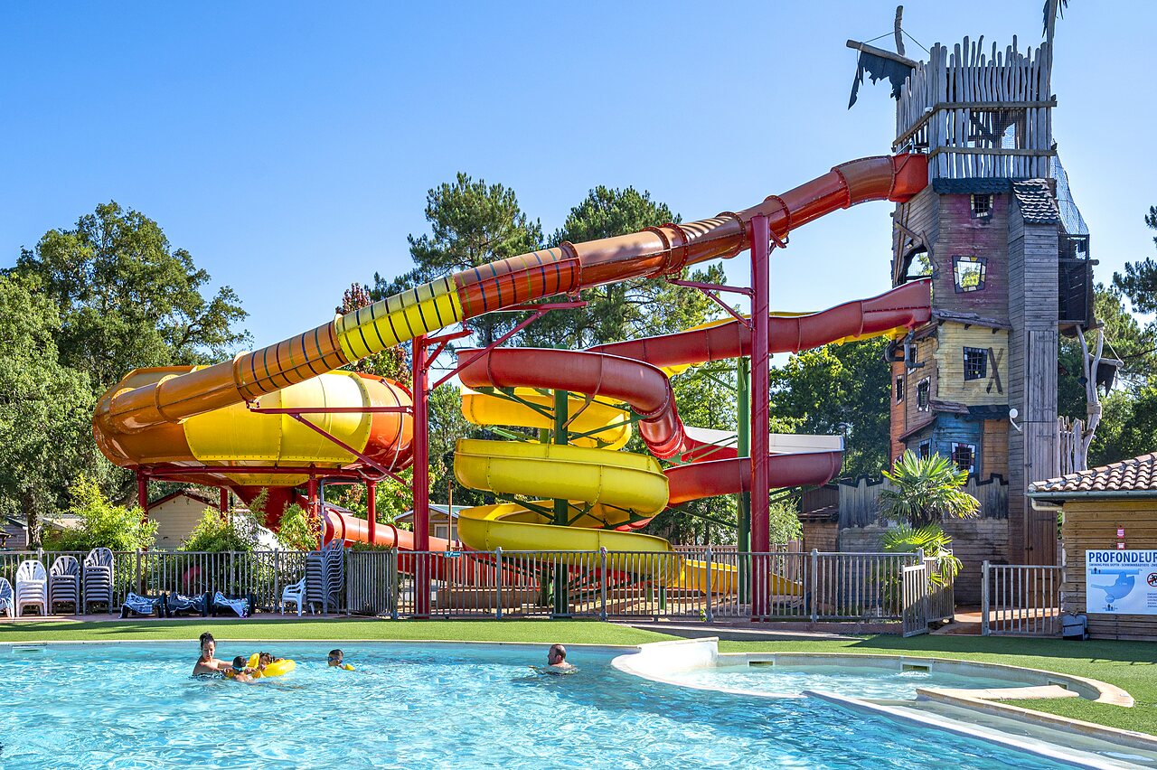 Swimming pool, water slides and pirate tower at CAPFUN Lou Puntaou campsite in LEON (40).