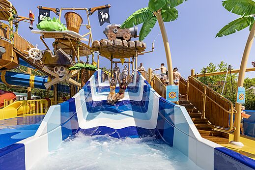 Wasserrutschen und Piraten-Spielplatz auf dem Campingplatz CAPFUN Lou Puntaou in LEON (40).
