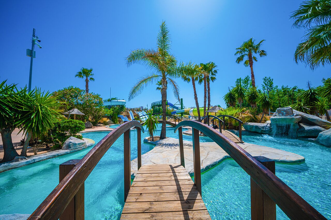 Wasserpark, Rutschen und Str�mungskanal auf dem Campingplatz CAPFUN Lou Village in Vendres (34).