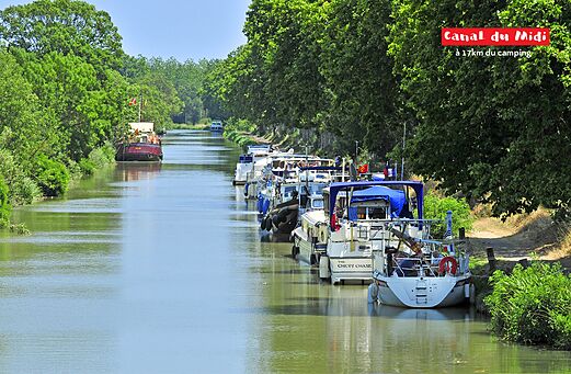 Hausboote und Freizeitboote auf dem Canal du Midi, nahe Vendres.