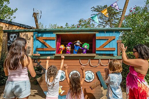 Puppentheater für Kinder auf dem Campingplatz CAPFUN Lou Village in Vendres (34).