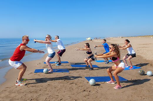 Fitness am Strand auf dem Campingplatz CAPFUN Lou Village in Vendres (34).
