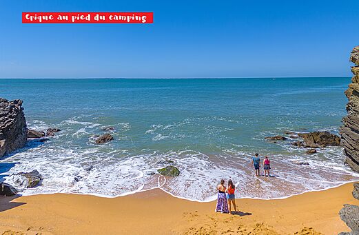 Felsige Bucht und Sandstrand auf dem Campingplatz CAPFUN Madrague PORNIC (44).