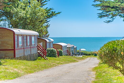 Mobilheime Roulottes mit Meerblick auf dem Campingplatz CAPFUN Madrague in PORNIC (44).