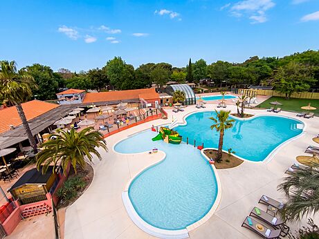 Wasserpark mit Pools und Rutsche auf dem Campingplatz CAPFUN Mael in ARGELES SUR MER (66)