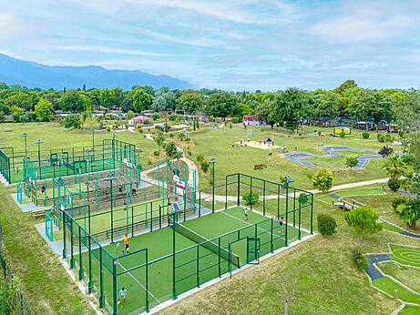 Padel- und Multisportplätze des Campingplatzes CAPFUN Mael in ARGELES SUR MER (66).