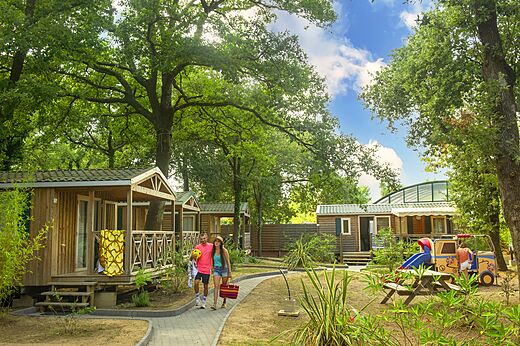 Holz-Mobilheime, Spielplatz, auf CAPFUN Mael Camping in ARGELES (66).