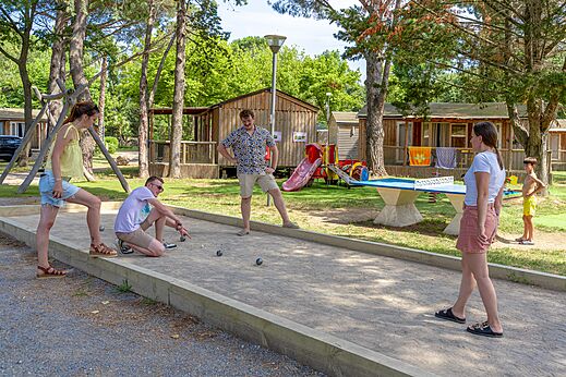 Boule-Spieler auf dem Campingplatz CAPFUN Mael in ARGELES SUR MER (66).