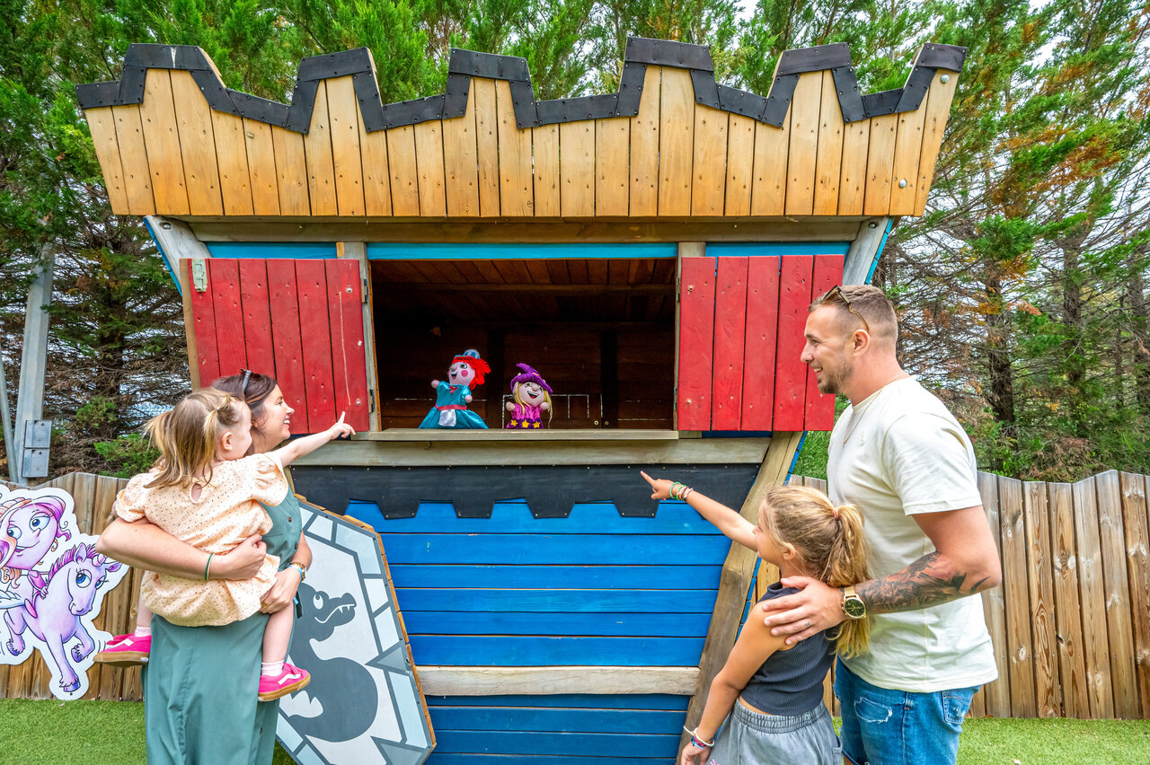 Puppentheater auf dem Campingplatz CAPFUN Malissonne in LA CADIERE D'AZUR (83).