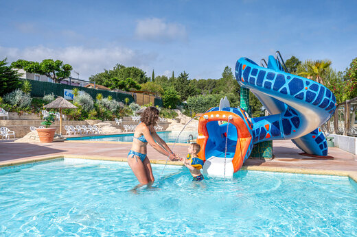 Au�enpool, Wasserspiele und Rutsche auf dem Campingplatz CAPFUN Malissonne (83).