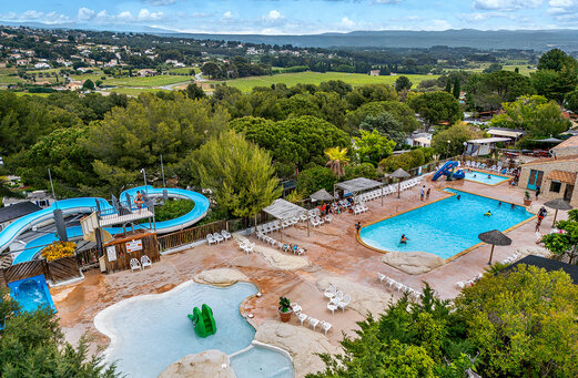 Luftaufnahme Schwimmb�der und Rutschen auf Camping CAPFUN Malissonne in LA CADIERE D'AZUR (83).