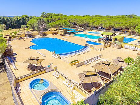 Außenpools, Whirlpools auf dem Campingplatz VAGUES OCEANES Manoir de Balkos in Valras-Plage (34).