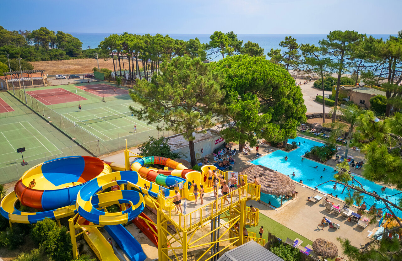Pool, Rutschen, Tennis auf dem Campingplatz CAPFUN Marina d'Al�ria in Aleria (20).