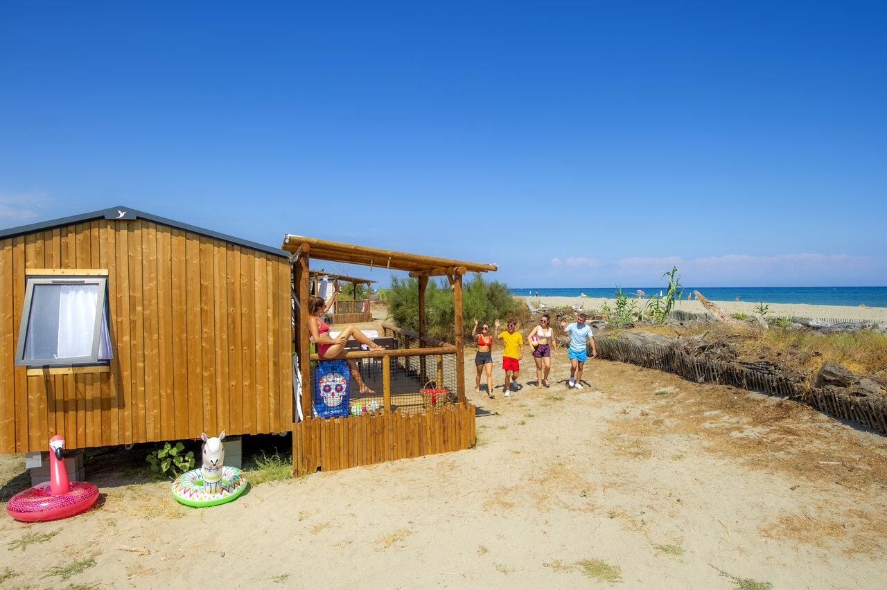 Mobilheim mit Terrasse am Strand, Familie auf dem Campingplatz CAPFUN Marina d'Al�ria in Aleria (20)
