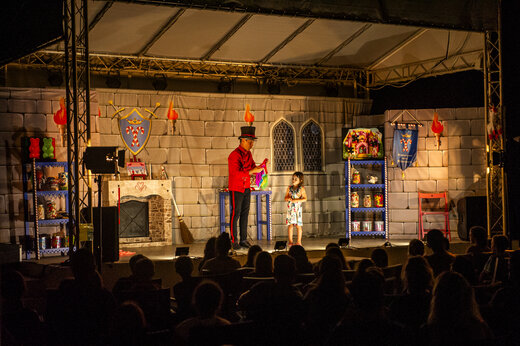 Goochelshow met goochelaar en kind op camping CAPFUN Marina d'Al�ria, Aleria (20).