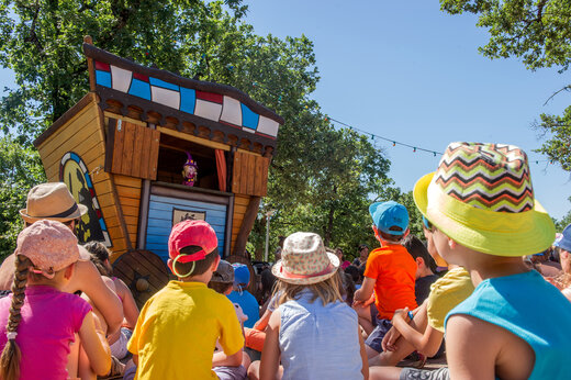Puppentheater f�r Kinder auf dem Campingplatz CAPFUN Marina d'Al�ria in Aleria.