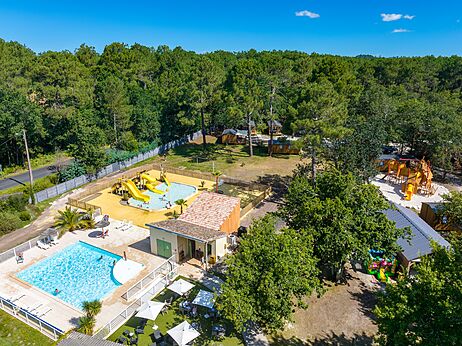 Schwimmbäder und Rutschen Campingplatz CLICOCHIC Médoc Bleu Carcans (33).