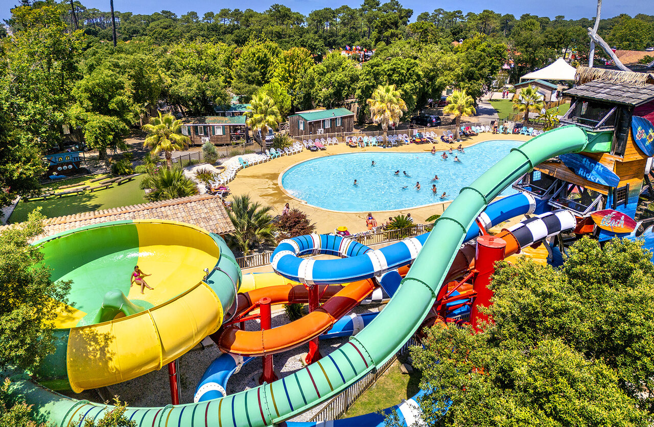 Giant water slides and lively outdoor pool at CAPFUN Mer campsite Labenne-Oc�an (40).