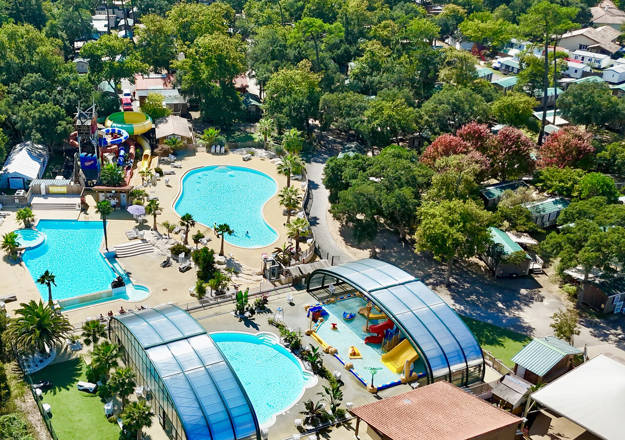 Water park with slides, outdoor and indoor pools at CAPFUN Mer campsite in Labenne-Oc�an (40).