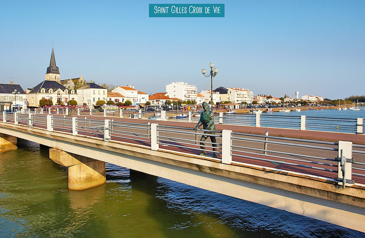 Br�cke, Statue und Hafen von Saint Gilles Croix de Vie, Vend�e.