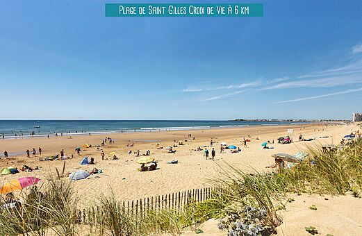 Breiter Sandstrand in Saint-Gilles-Croix-de-Vie, Vendée.
