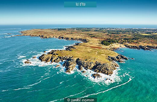 Wilde Küste und felsige Klippen der Île d'Yeu, Vendée.