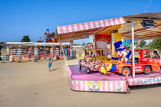Man�ge pour enfants avec clown au camping CAPFUN Mille P�pites � Carnon (34).