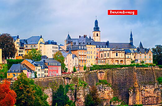 Stadt Luxemburg, Hauptstadt des Großherzogtums, mit historischen Gebäuden und Befestigungen.