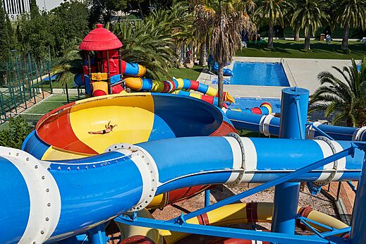 Riesige Wasserrutschen und Schwimmbad auf dem Campingplatz CAPFUN Mirmanda in Cambrils.