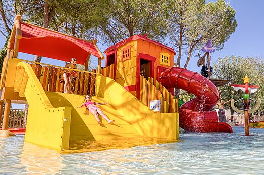 Wasserrutschen auf dem Campingplatz VAGUES OCEANES Monte Cristo in Vauvert (30).
