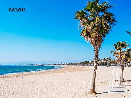 Feiner Sandstrand von Salou, beliebtes Reiseziel an der Costa Dorada.