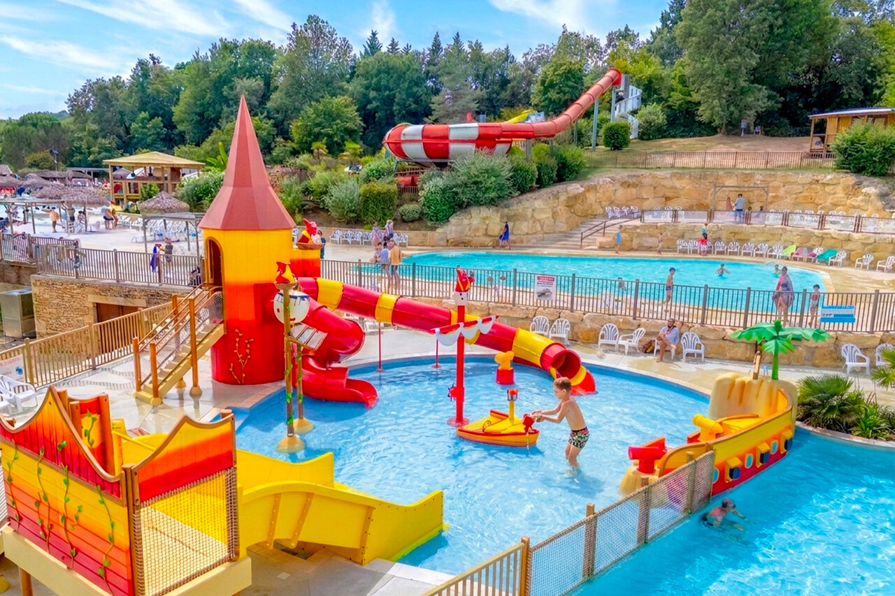 Water slides and pools for all ages at CAPFUN Moulinal campsite in BIRON (24).