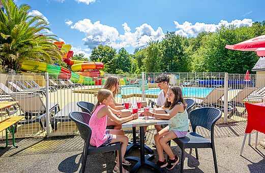 Bar Camping VAGUES OCEANES Moulin de Cadillac in Noyal-Muzillac (56).
