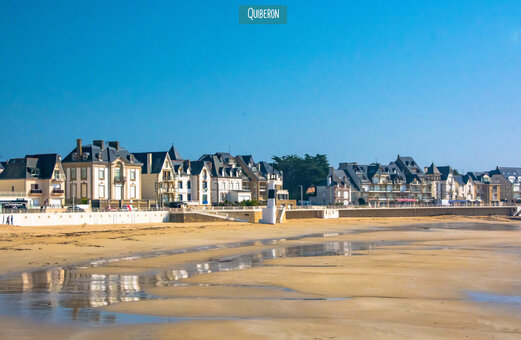 Plage et front de mer de Quiberon, une ville à visiter en Bretagne.