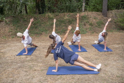 Activit� sportive de groupe au camping VAGUES OCEANES Moustoir � Carnac (56).