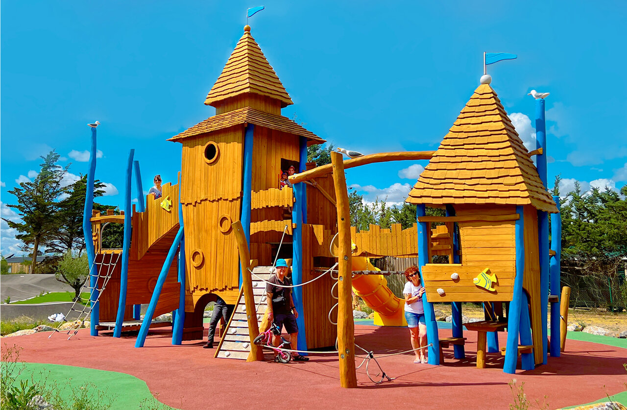Large wooden playground with slides at CAPFUN La Nautique campsite in Narbonne (11).