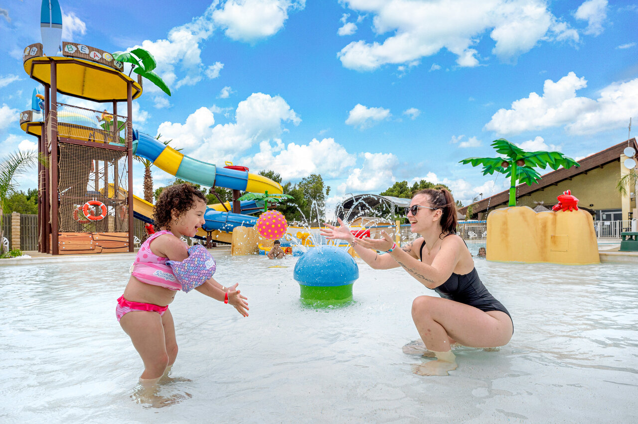 Child and adult play in paddling pool with water games at CAPFUN La Nautique campsite in Narbonne (11).