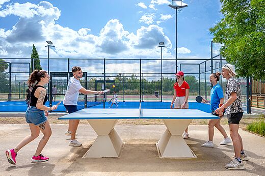 Sportliche Aktivitäten: Tischtennis und Padel auf dem Campingplatz CAPFUN La Nautique in Narbonne (11).